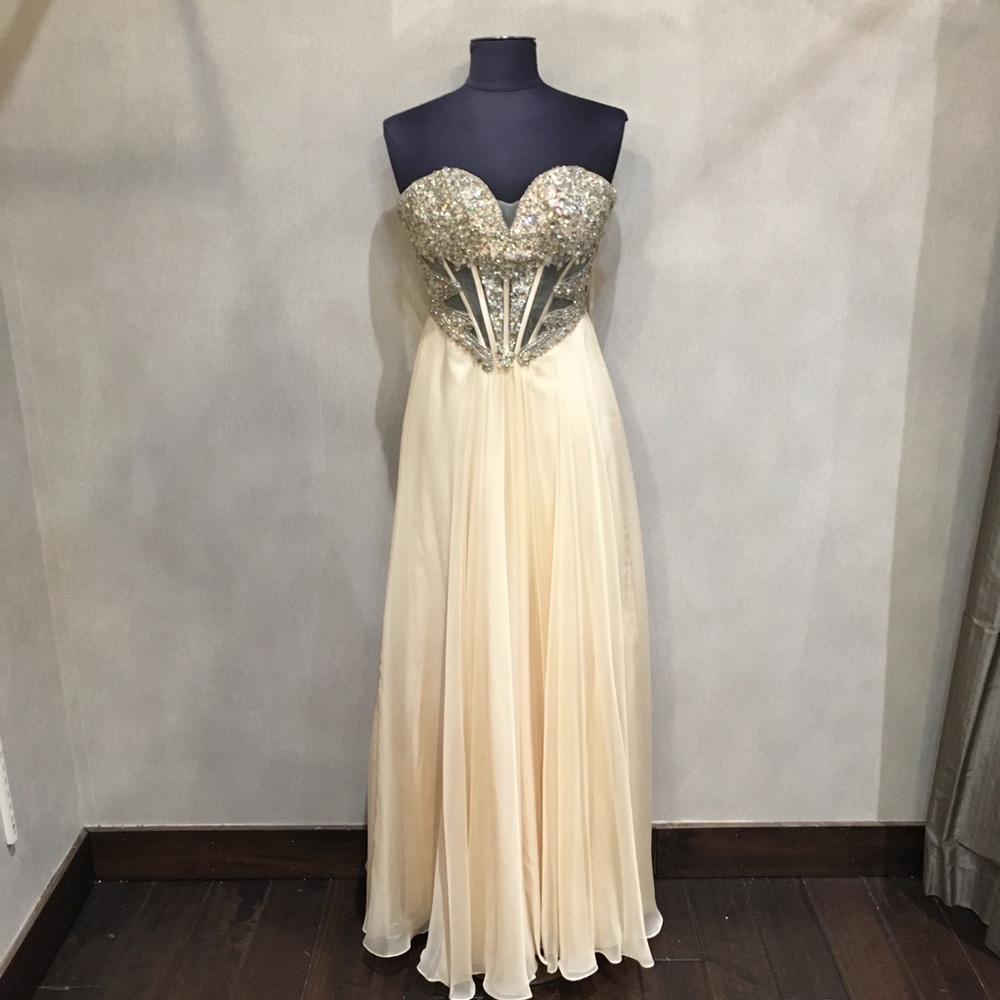 Faviana Size 4 Gown